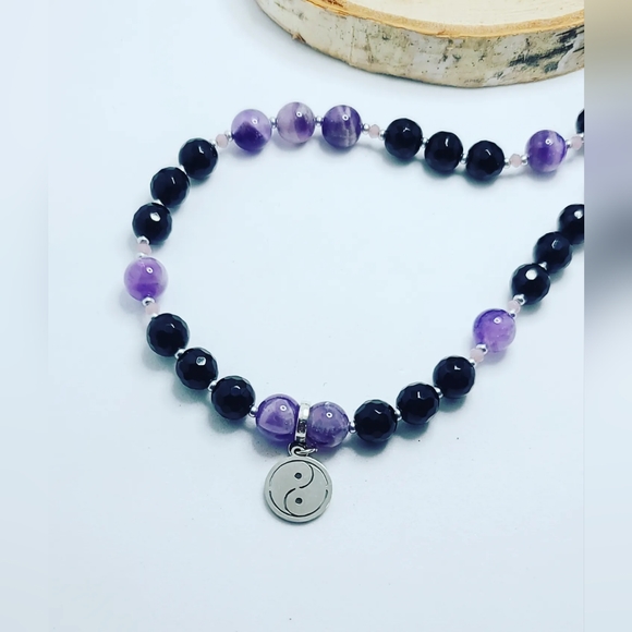 Amethyst, Black Agate,  Ying-yang necklace - Picture 3 of 5